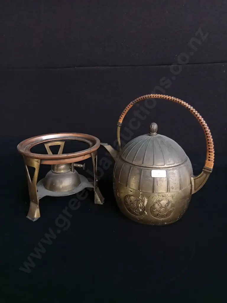 VINTAGE SPIRIT KETTLE WITH STAND AND BURNER Image 1++