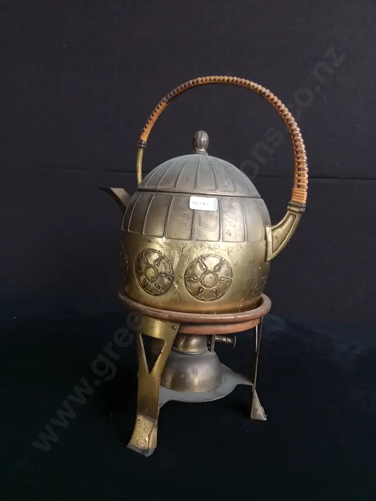 VINTAGE SPIRIT KETTLE WITH STAND AND BURNER Image 1++