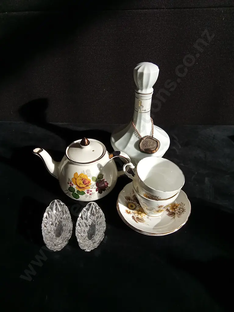 10 PIECES GLASS AND DISHWARE MIX Image 1++