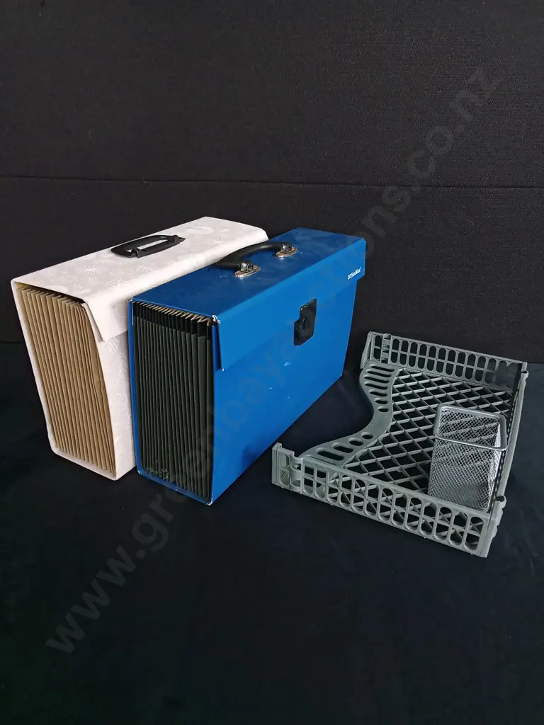 4 PIECES OFFICE ITEMS Image 1++