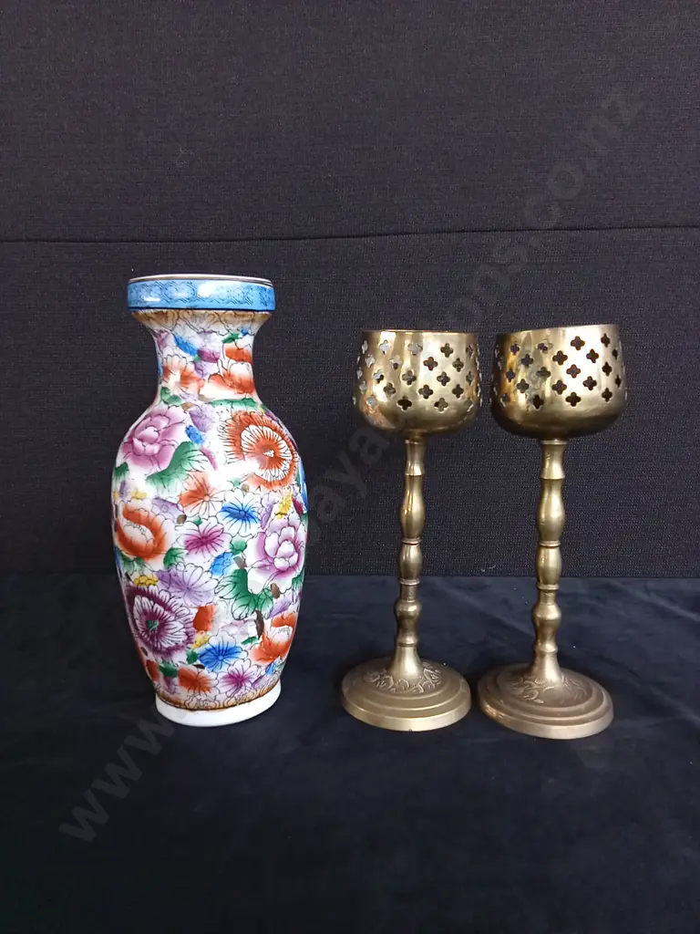 VASE AND VINTAGE BRASS ITEMS Image 1++