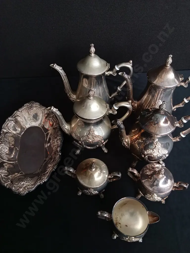 8 PIECE SILVERWARE SET Image 1++