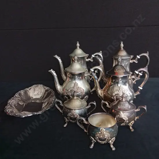 8 PIECE SILVERWARE SET