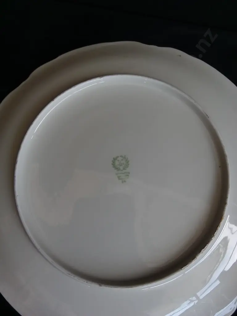 4 PIECES DECORATIVE ITEMS, INCLUDING CERAMIC VASE AND TWO ORNATE PLATES Image 1++