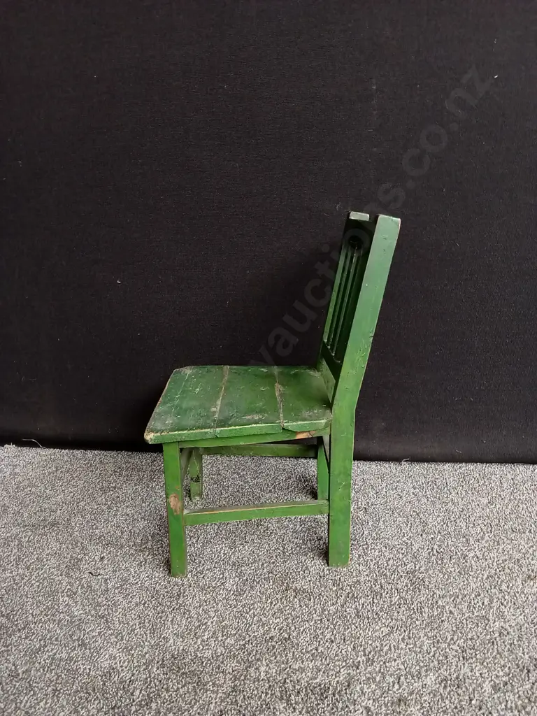 VINTAGE WOODEN KIDS CHAIR Image 1++