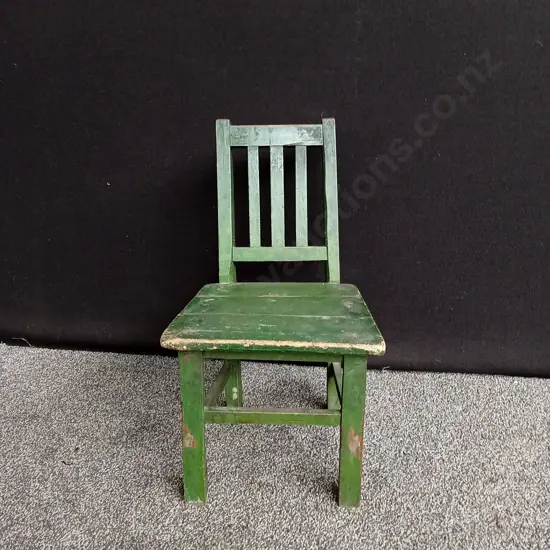 VINTAGE WOODEN KIDS CHAIR