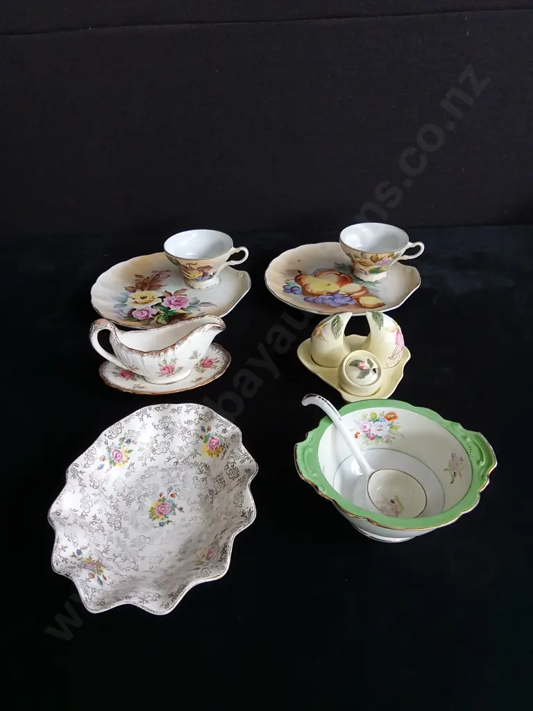 VINTAGE CHINA MIX, INCLUDING TEACUPS AND SAUCERS, GRAVY BOAT, SALT AND PEPPER SHAKERS, ETC. Image 1++