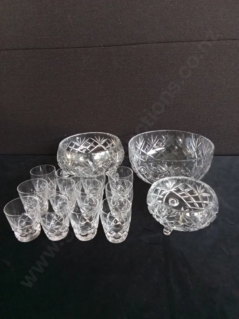 15 PIECES STUART CRYSTAL LIQUEUR GLASSES AND GLASS BOWLS Image 1++