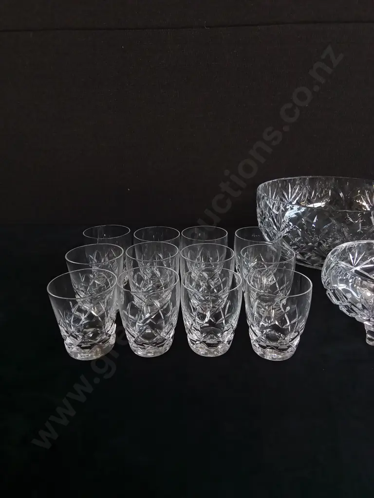 15 PIECES STUART CRYSTAL LIQUEUR GLASSES AND GLASS BOWLS Image 1++
