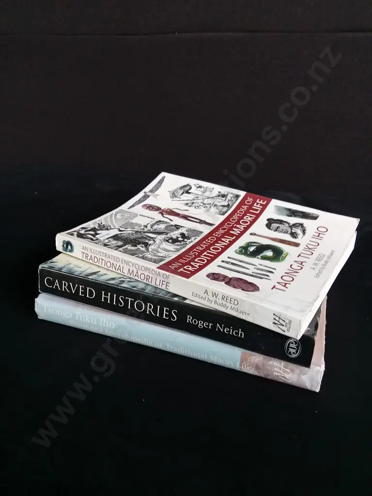 3 PIECES MAORI HISTORIES BOOKS Image 1++