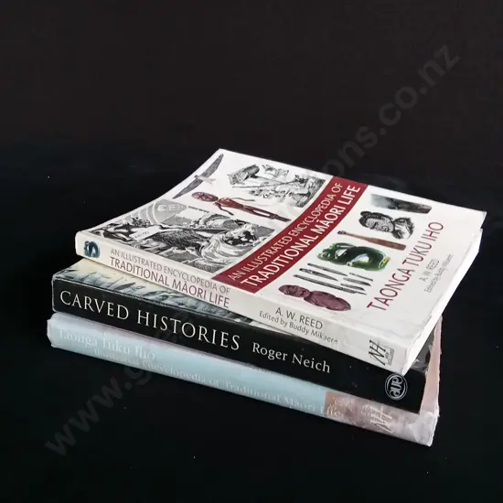3 PIECES MAORI HISTORIES BOOKS