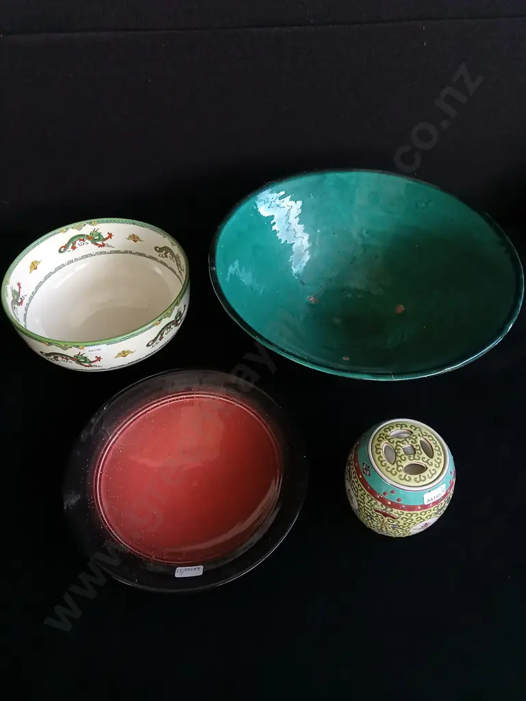 3 DECORATIVE BOWLS AND PORCELAIN LIDDED GINGER JAR Image 1++
