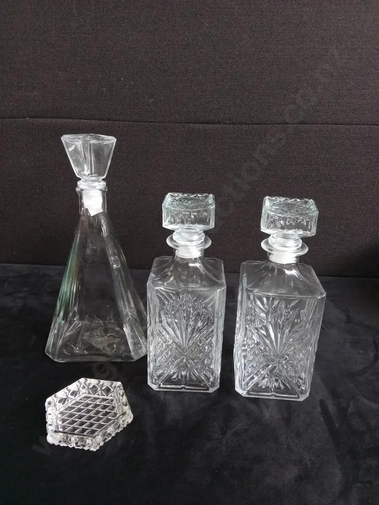 8 PIECES GLASSWARE, COCKTAIL GLASSES SET, DECANTERS Image 1++