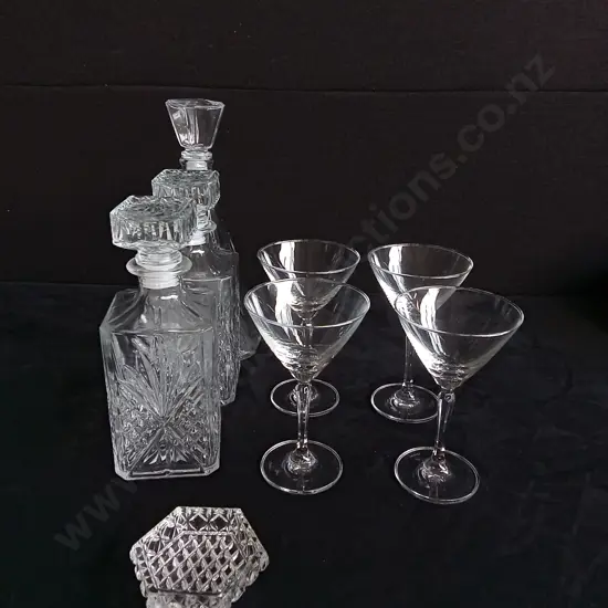 8 PIECES GLASSWARE, COCKTAIL GLASSES SET, DECANTERS