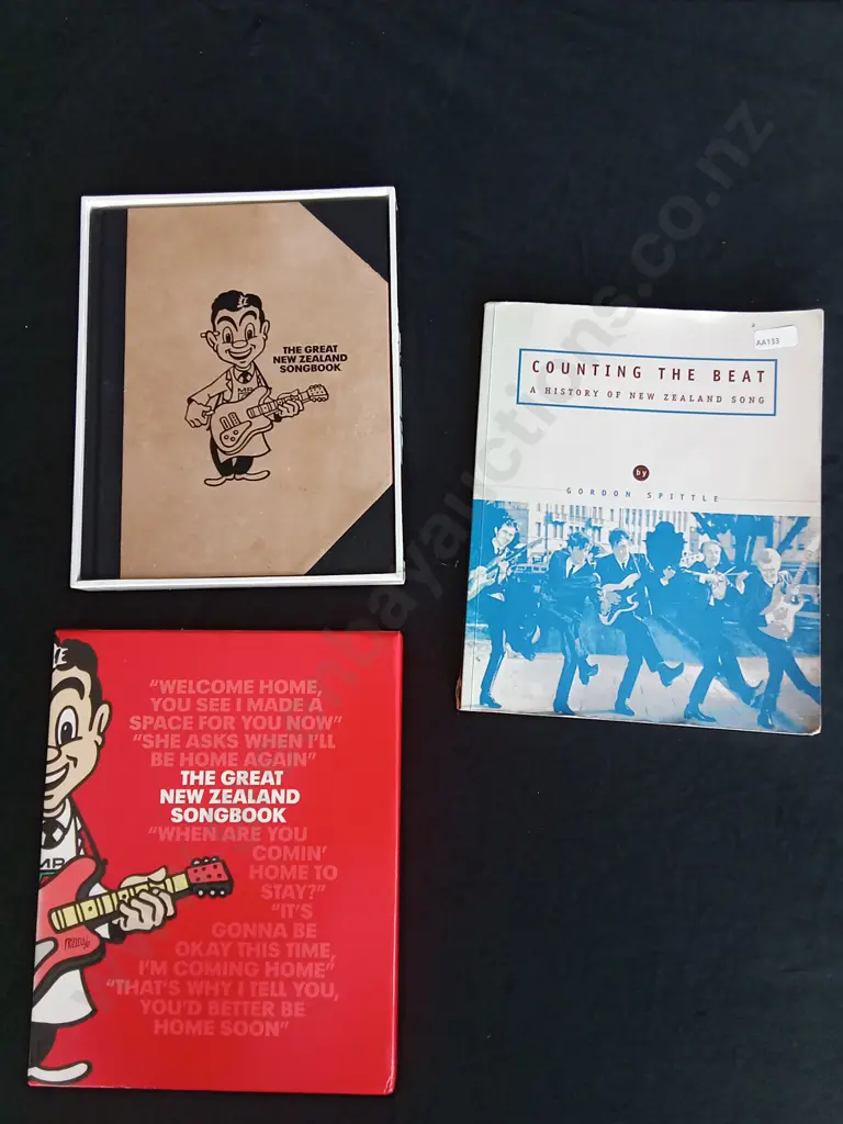 2 PIECES NEW ZEALAND MUSIC BOOKS Image 1++