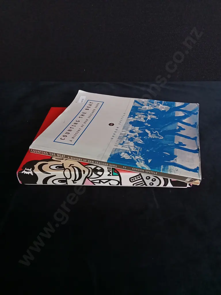 2 PIECES NEW ZEALAND MUSIC BOOKS Image 1++
