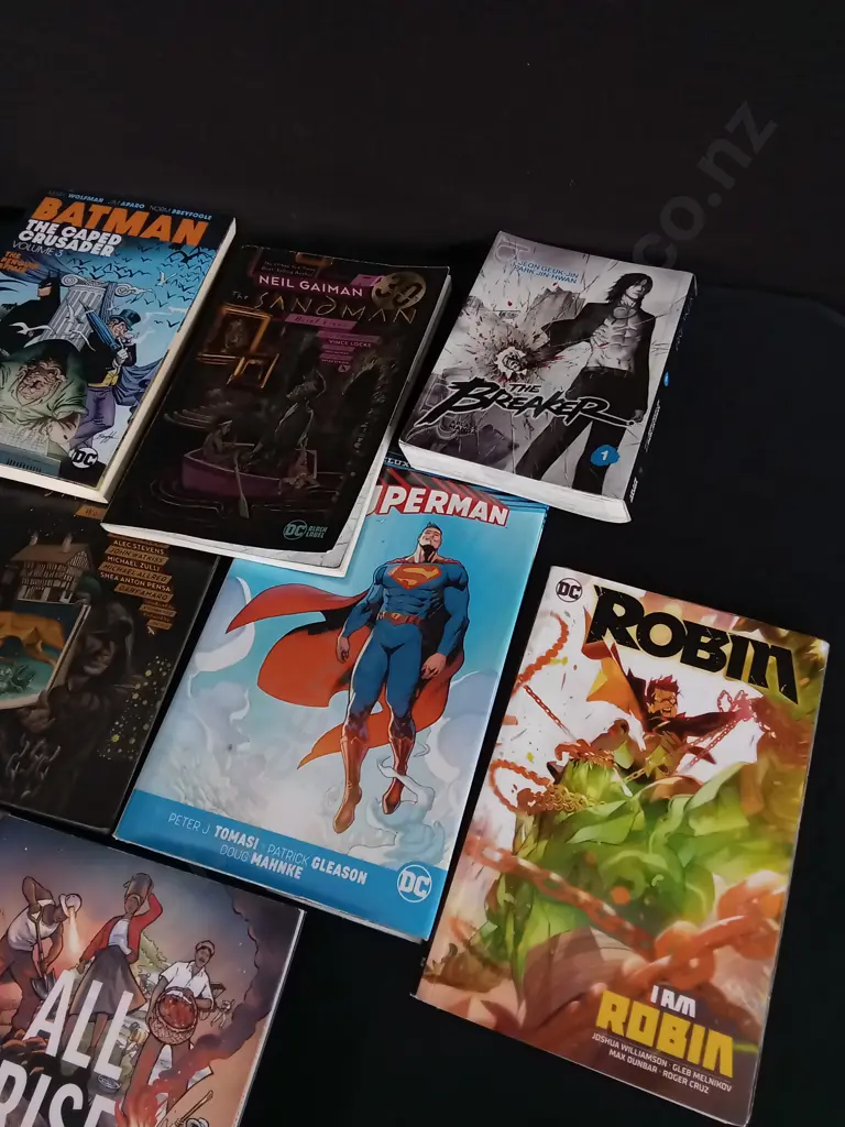 10 PIECES COMIC BOOKS Image 1++