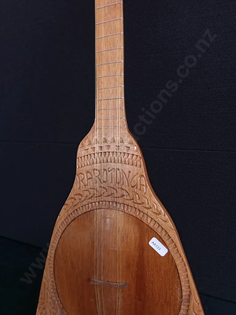 WOOD CARVED RAROTONGAN UKARERE Image 1++