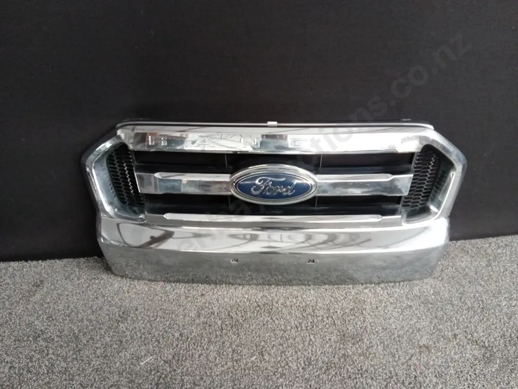 FRONT RADIATOR GRILLE FOR A FORD RANGER Image 1++