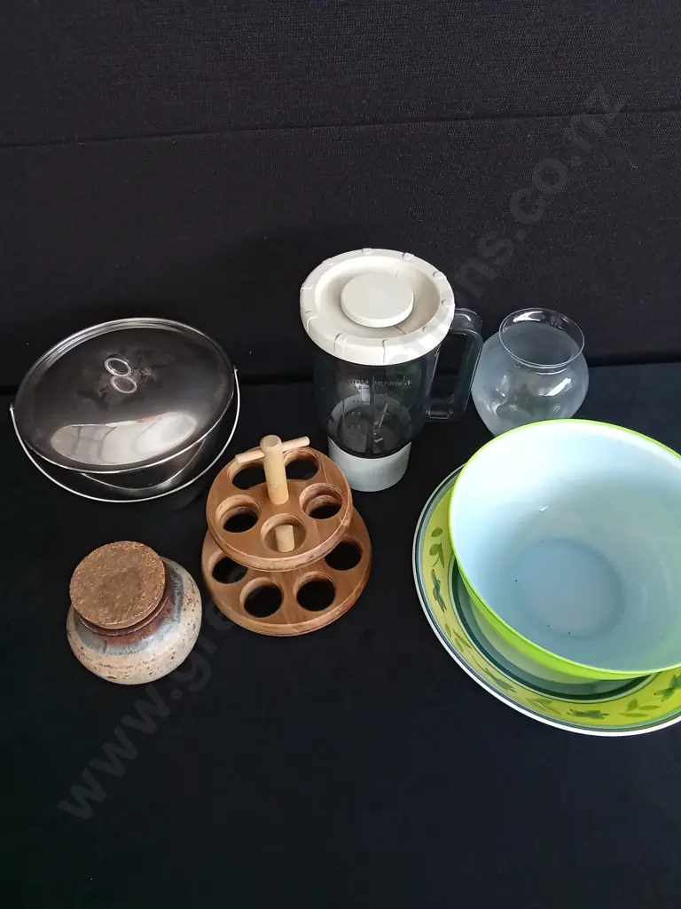8 PIECES MIX OF KITCHEN ITEMS Image 1++