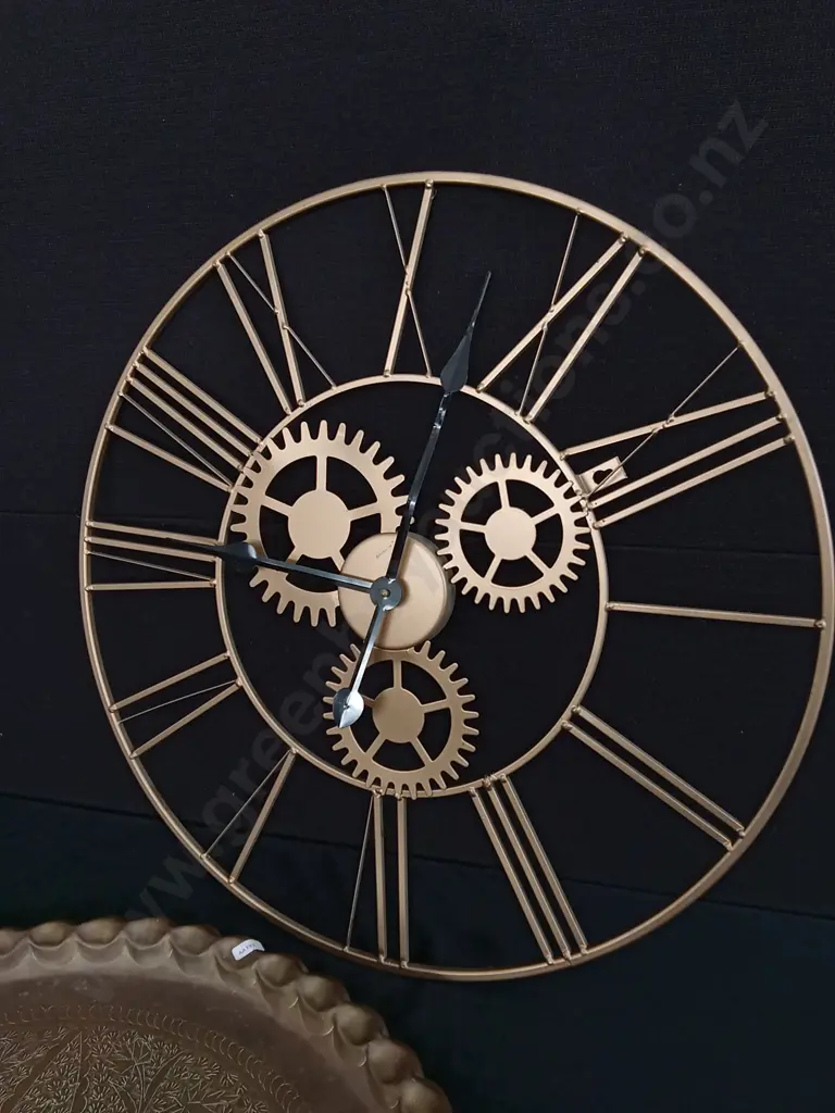 2 PIECES BRASS DECOR TRAY AND WALL CLOCK Image 1++