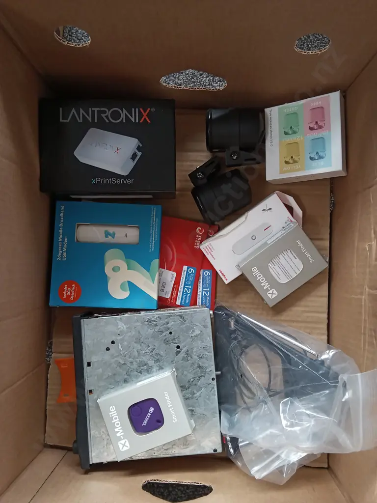 MIX OF ELECTRONIC ITEMS Image 1++