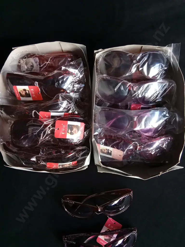 BRAND NEW BULK OF SUNGLASSES Image 1++