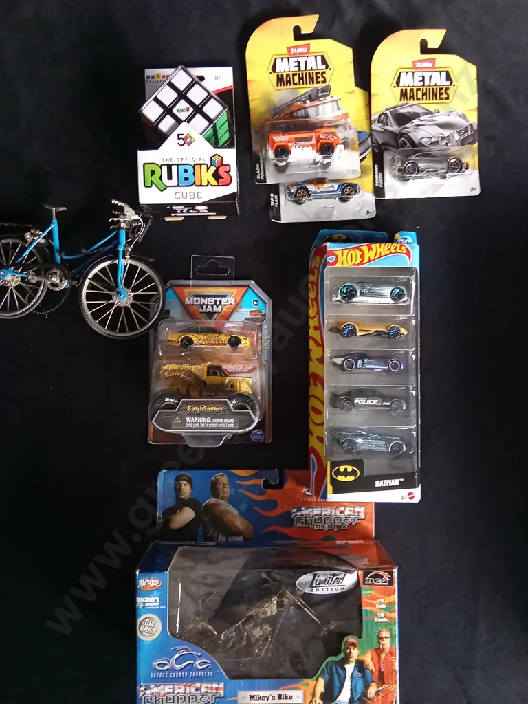 8 PIECES BRAND NEW TOYS, RUBIKS CUBE, HOT WHEELS, ETC Image 1++