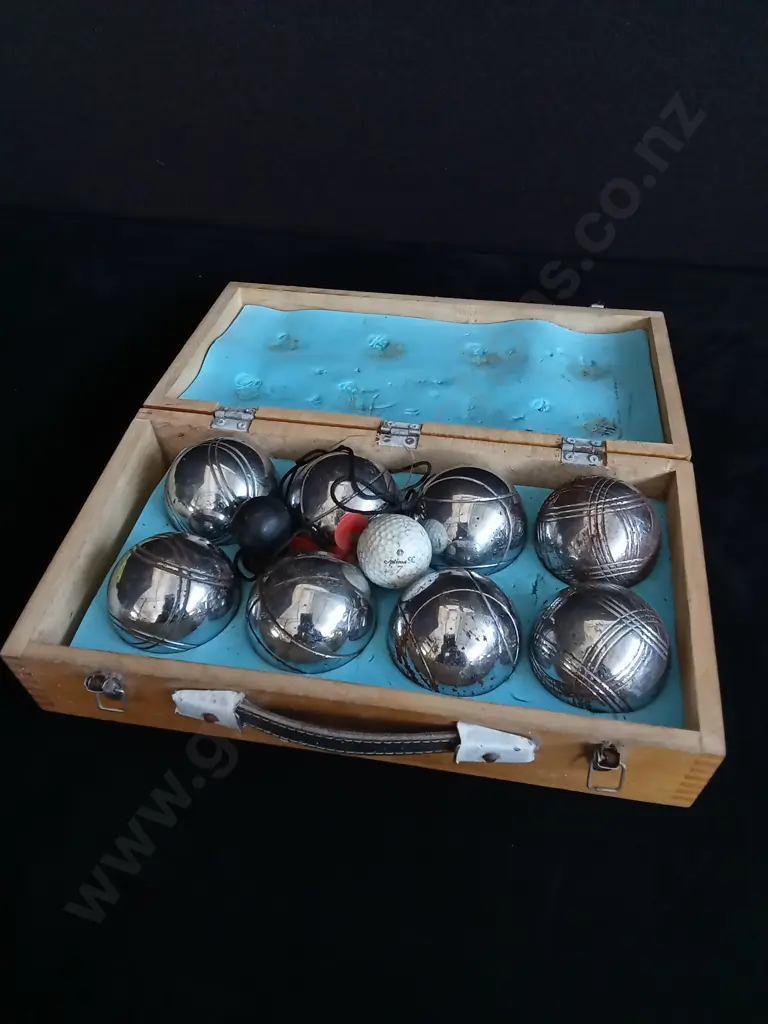 VINTAGE PETANQUE SET Image 1++