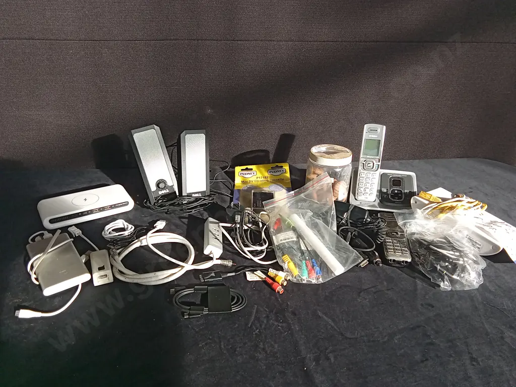 ASSORTED ELECTRONIC ITEMS Image 1++