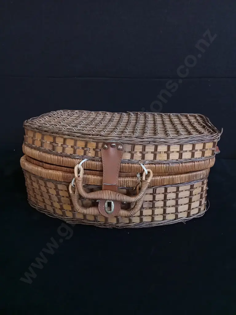 WICKER PICNIC BASKET Image 1++