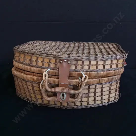 WICKER PICNIC BASKET