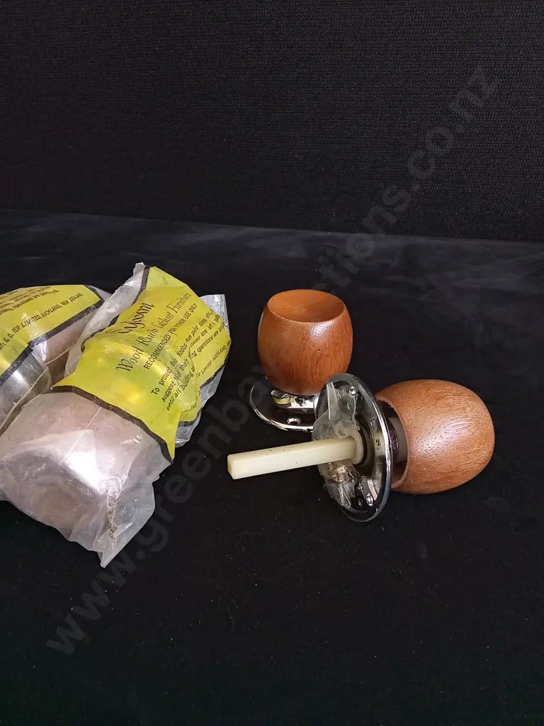 3 BRAND NEW SETS OF DOOR KNOBS Image 1++