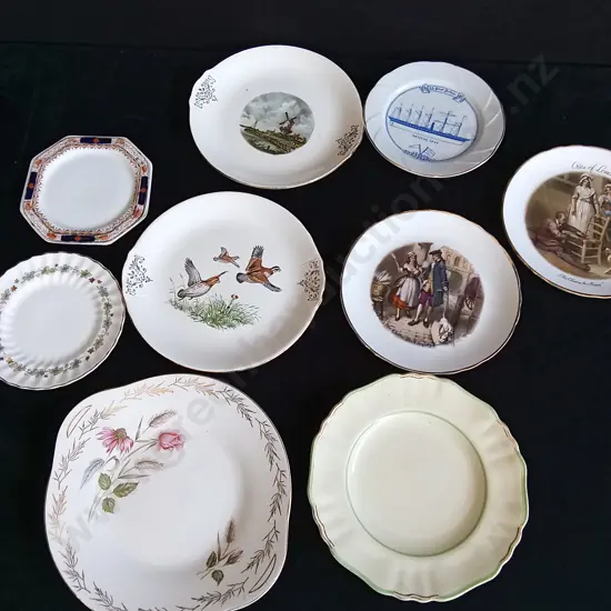 9 PIECES 0F MIXED VINTAGE PLATES