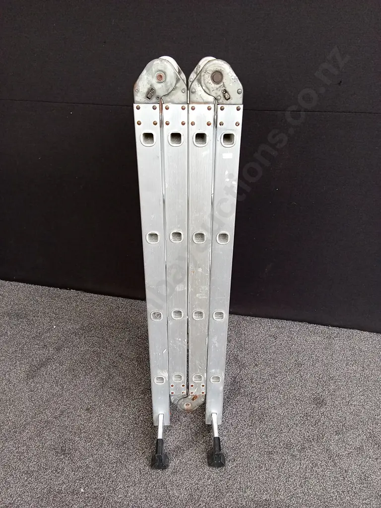 MULTI-PURPOSE FOLDING LADDER Image 1++