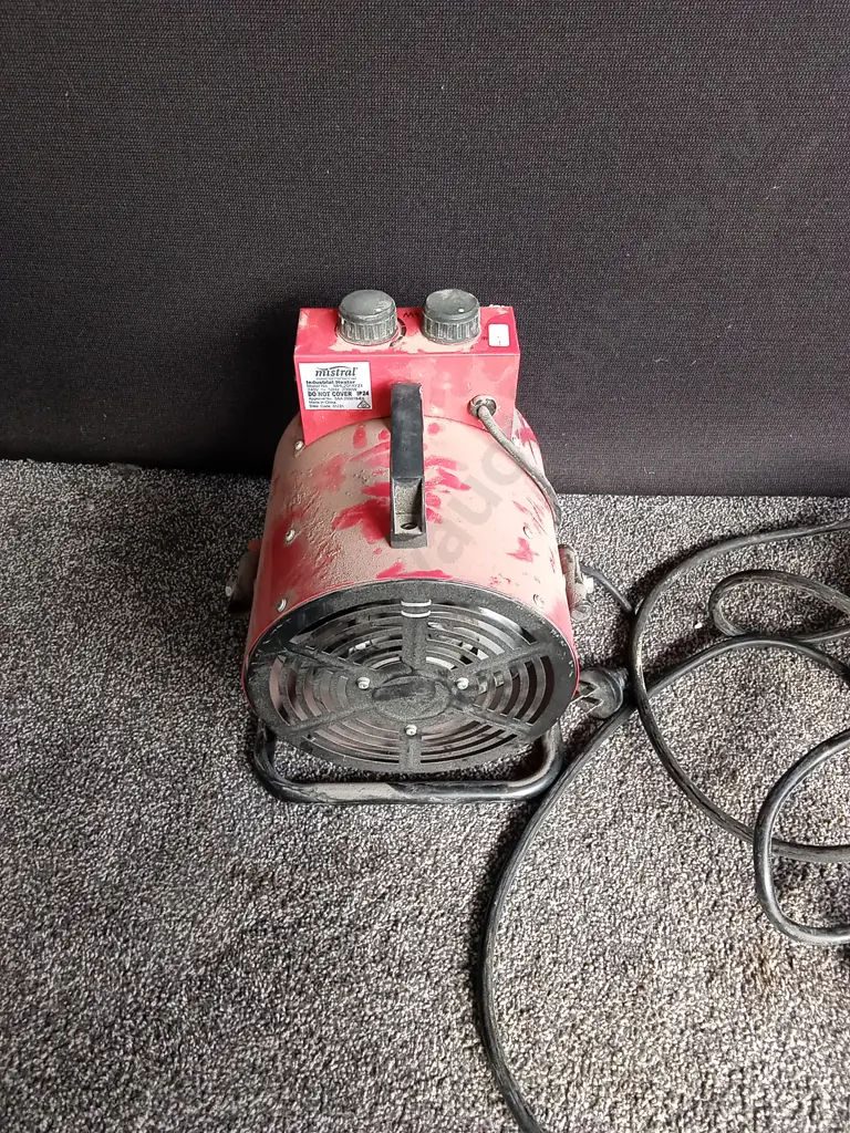 MISTRAL SINGLE PHASE SPACE HEATER AND MENNEKES EXTENSION LEAD Image 1++