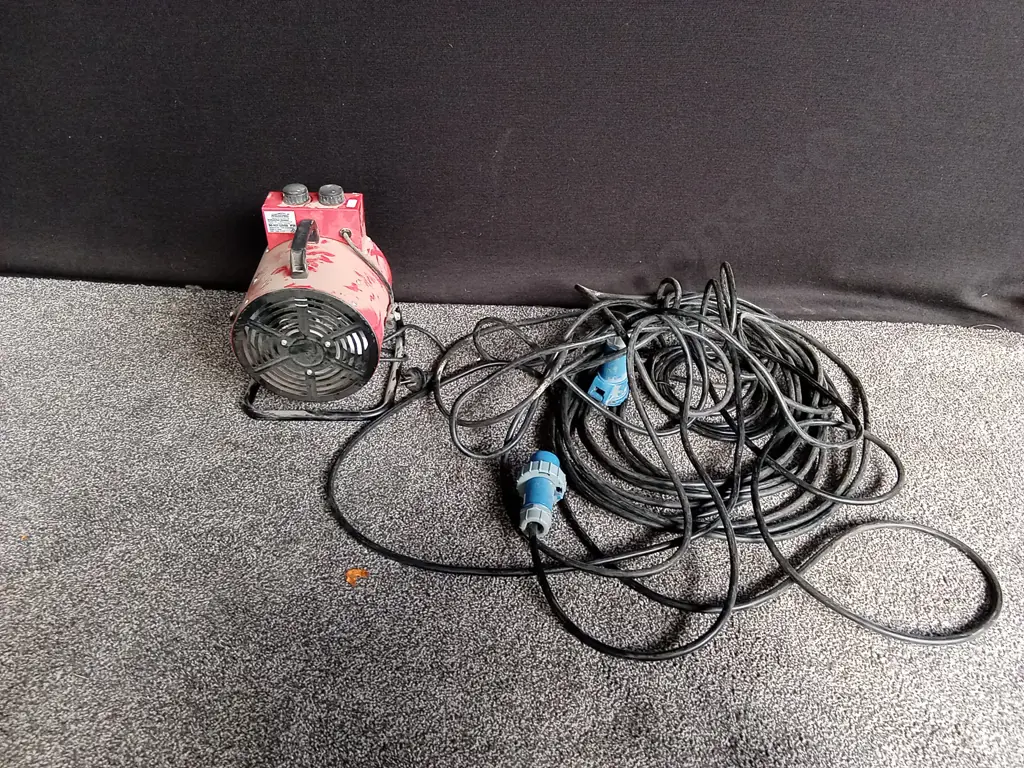 MISTRAL SINGLE PHASE SPACE HEATER AND MENNEKES EXTENSION LEAD Image 1++