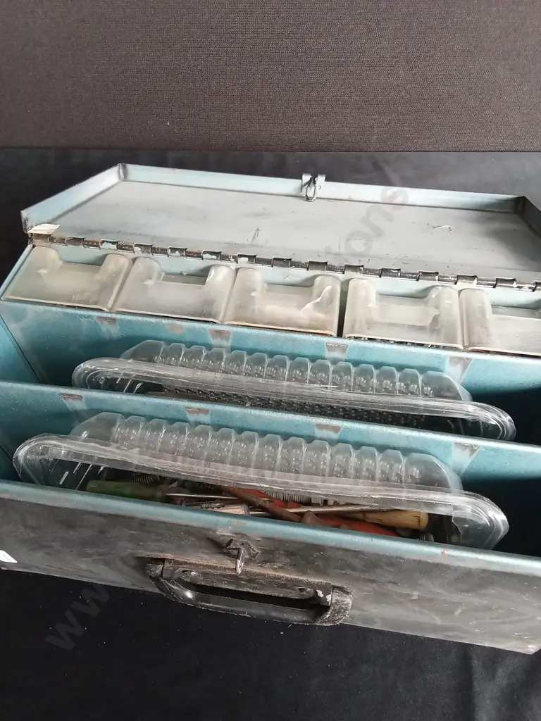 TOOL BOX AND CONTENTS Image 1++