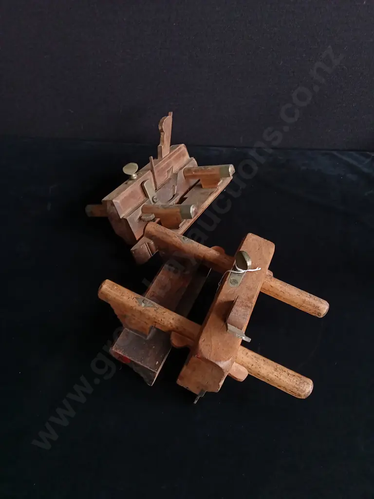 BOX OF ANTIQUE WOODEN HAND PLANES Image 1++