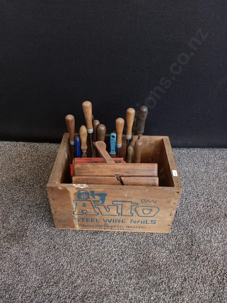 WOODEN CRATE OF TOOLS, CHISELS AND WOODEN PLANE Image 1++