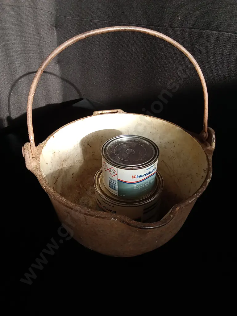 CAST IRON POT, HARDENER AND HIGH STRENGTH EPOXY GLUE Image 1++