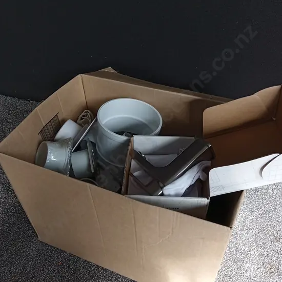 BOX LOT OF PLUMBING PIPES, FITTINGS AND TAPS