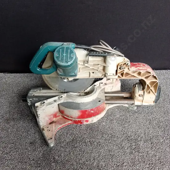 MAKITA LS1212 SLIDING COMPOUND MITER SAW WORKING