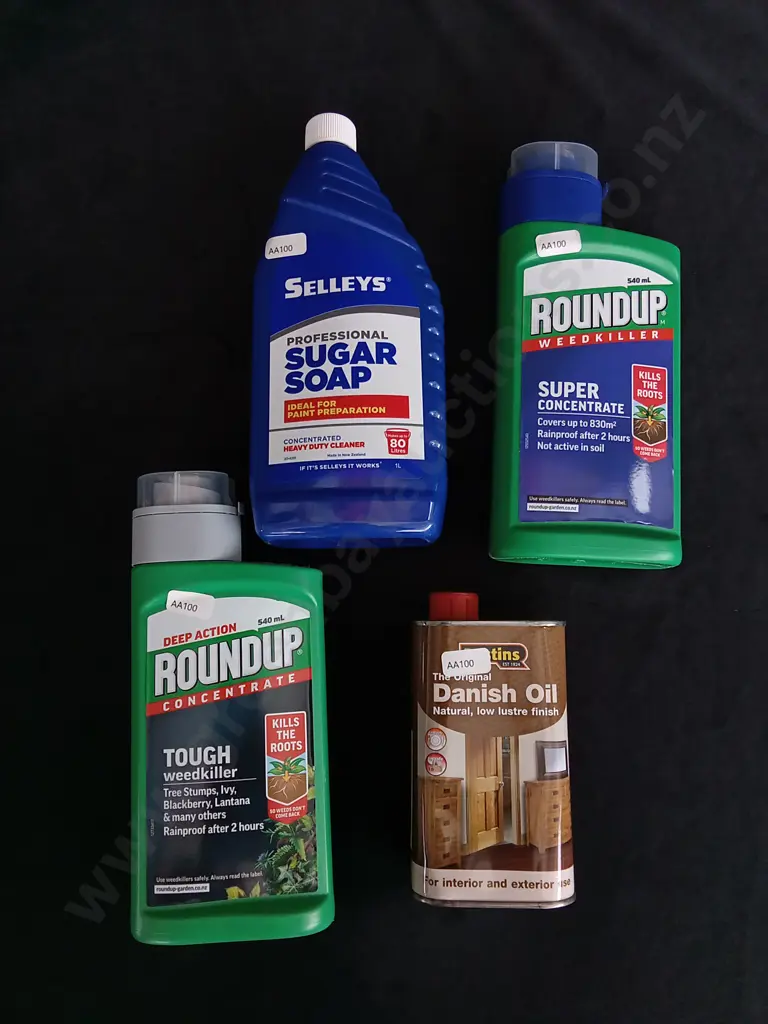 4 PIECES BRAND NEW GARDENING AND CLEANING PRODUCTS Image 1++