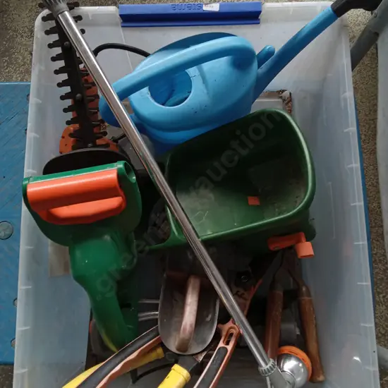 MIX OF GARDENING TOOLS