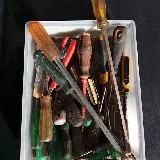 BOX OF SCREWDRIVERS AND HAND TOOLS