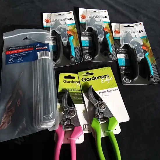 6 PIECES BRAND NEW SECATEURS AND WEEDMAT STAPLES