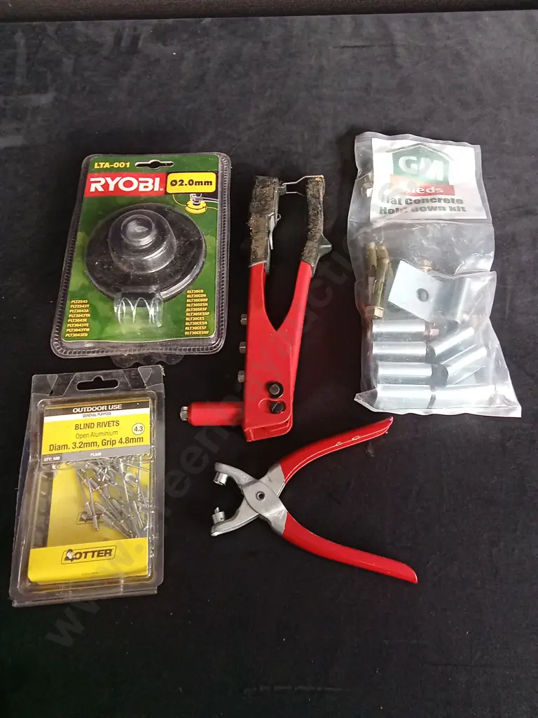 ASSORTED ITEMS Image 1++