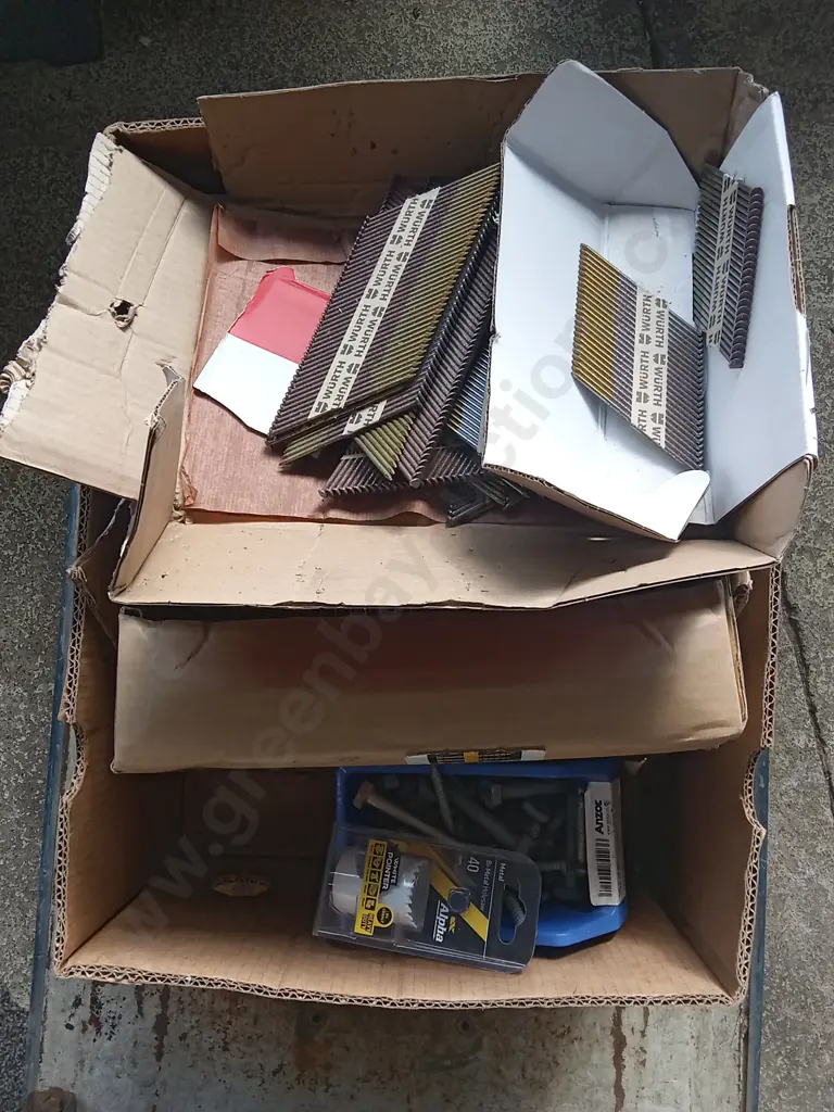 BOX OF BRAND NEW CONSTRUCTION FASTENINGS Image 1++