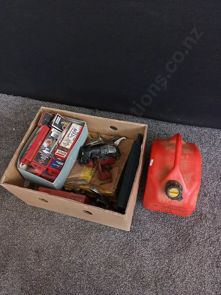 BOX OF TOOLS, HARDWARE ITEMS AND PLASTIC JERRY CAN Image 1++